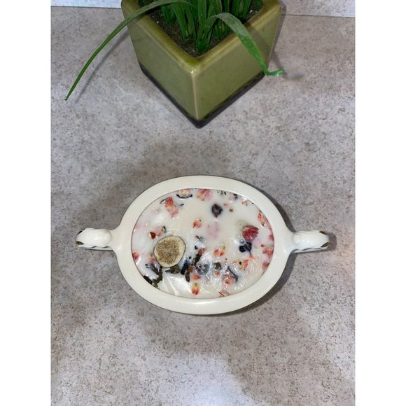 Homer Laughlin Vintage Handmade Candle - Sandalwood Peony Tangerine - Picture 5 of 6